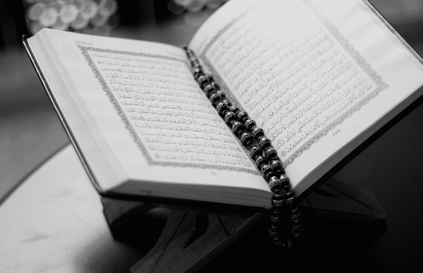 Adab Mendengarkan Al-Quran Menyimak dengan Hati dan Khusyuk